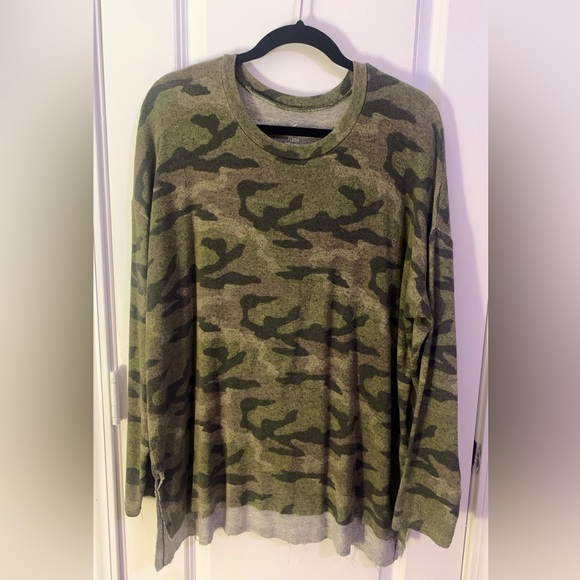 American Eagle Outfitters Sweaters - American Eagle Super Soft and Sexy Camo long sleeve (XL)